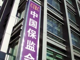 摆摊还是开店？这对夫妻不开店靠摆摊养家！